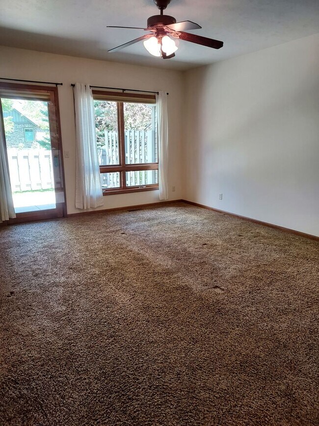 Building Photo - 3 bed 2 bath Condo in Bozeman
