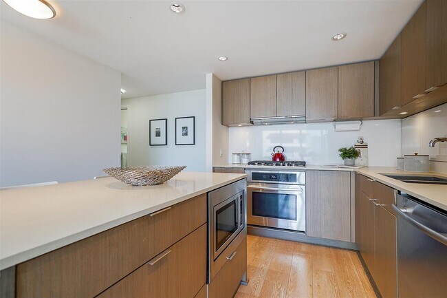 Photo du bâtiment - 111 E 1st Ave