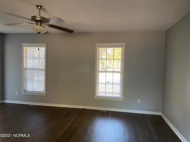 Building Photo - 802 Pine Valley Ct