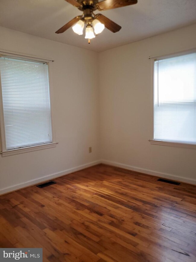 Building Photo - 89 Hanshew Ln