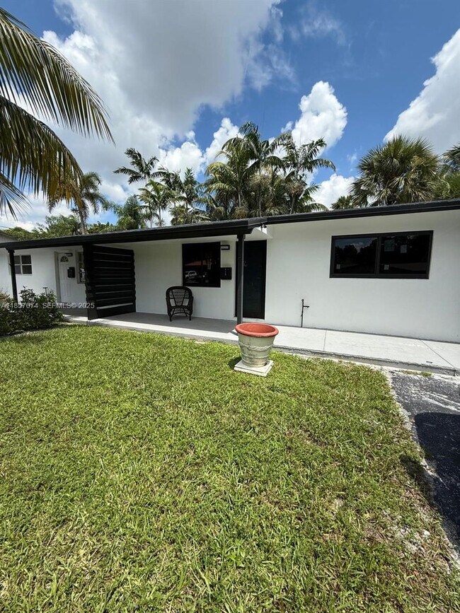 Foto del edificio - 2927 SW 19th St