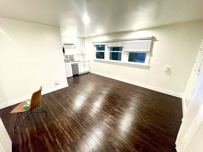 Photo - 203 S Melrose St Apartment