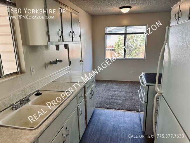 Foto del edificio - 7650 Yorkshire Dr