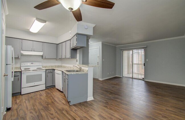 Building Photo - 2626 Holly Hall St