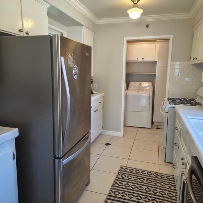 Foto del edificio - 1121 N Cambridge Ave