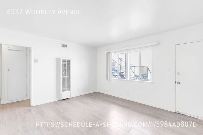 Foto del edificio - 6537 Woodley Ave