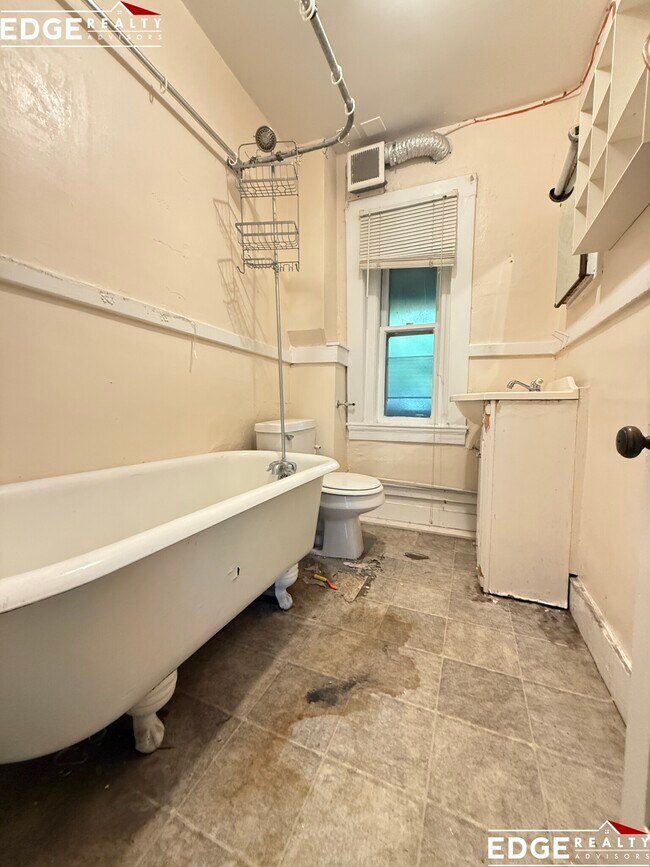 Building Photo - 193 Mount Auburn St