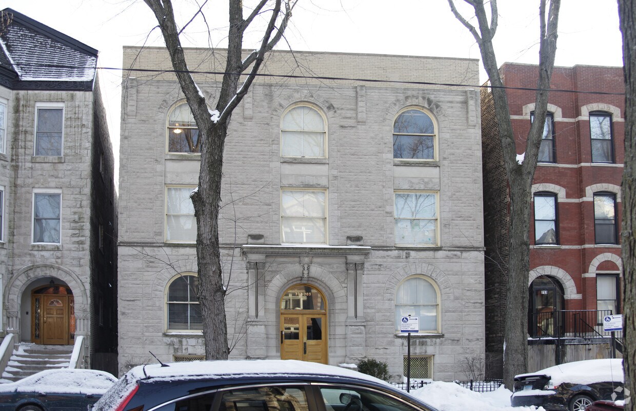 Building Photo - 707-709 W Briar Pl