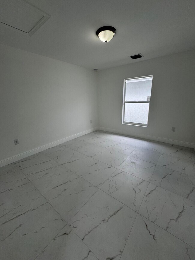 Foto del edificio - 4702 Weymouth St