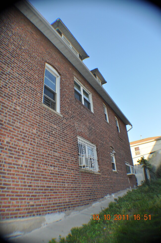 Foto del edificio - 304 Fulton Ave