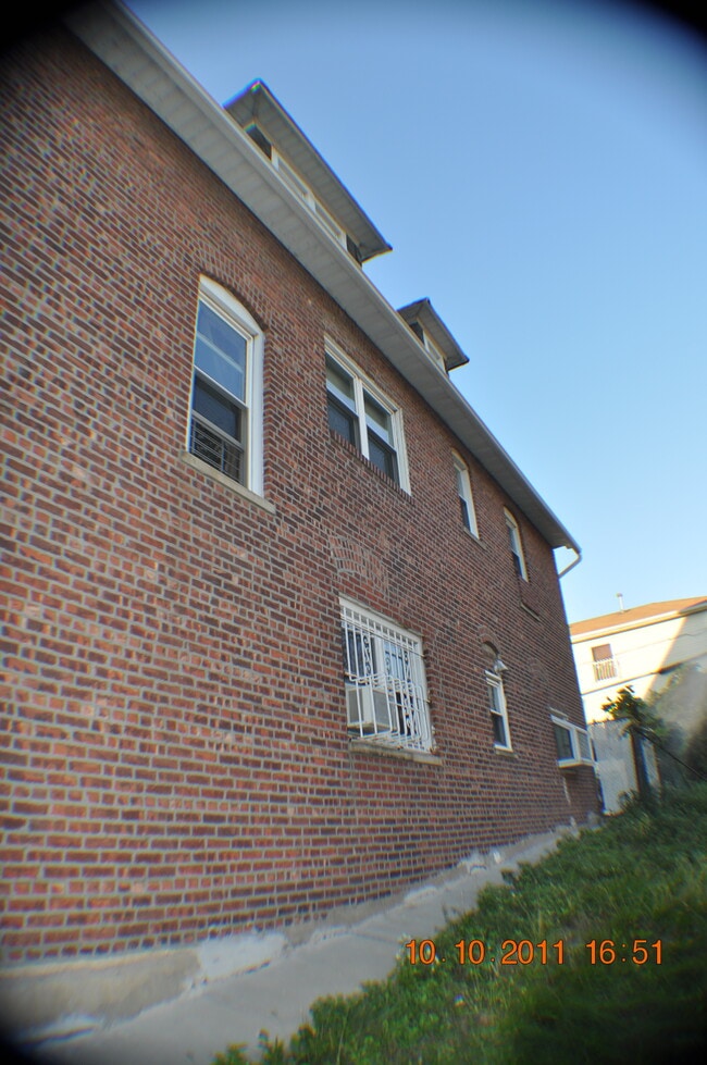 Building Photo - 304 Fulton Ave