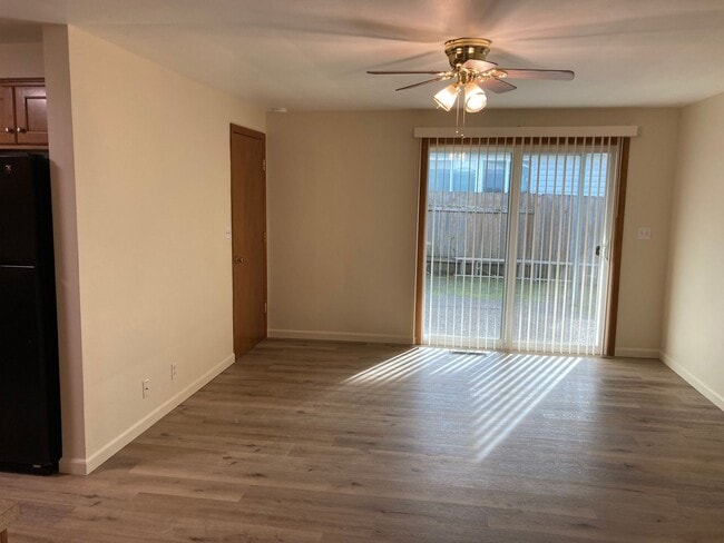 Building Photo - Three Bedroom Home in Keizer with Large Ya...
