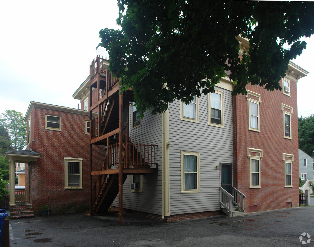 Building Photo - 10 Washington St