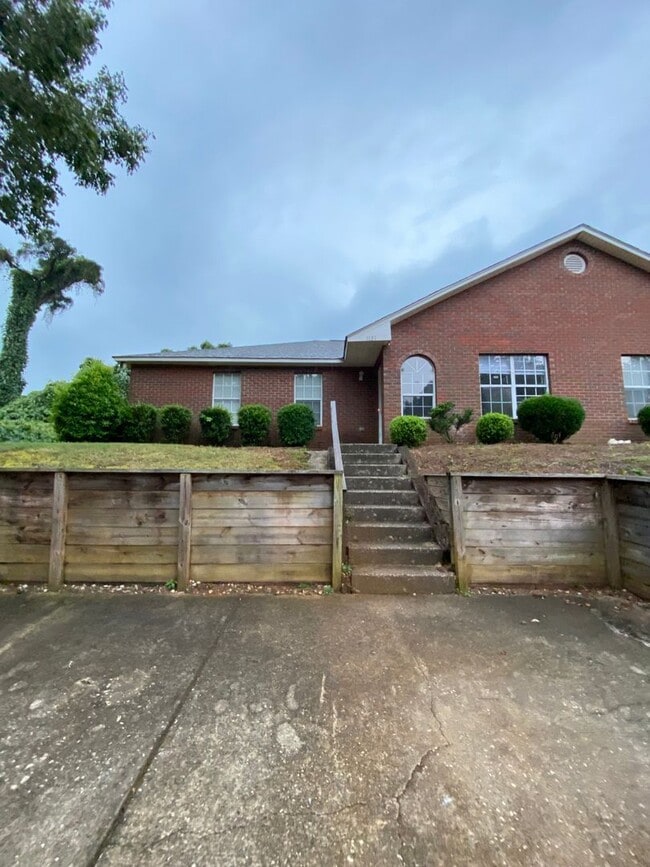 Building Photo - 1137 Northlake Dr