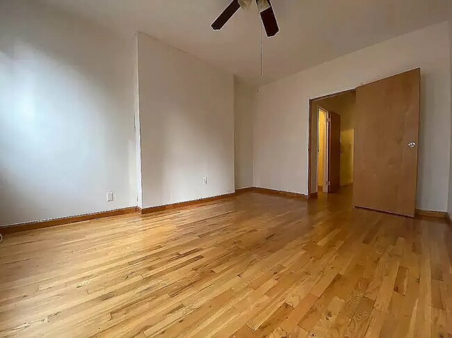 Foto del edificio - 3 bedroom in NYC NY 10036