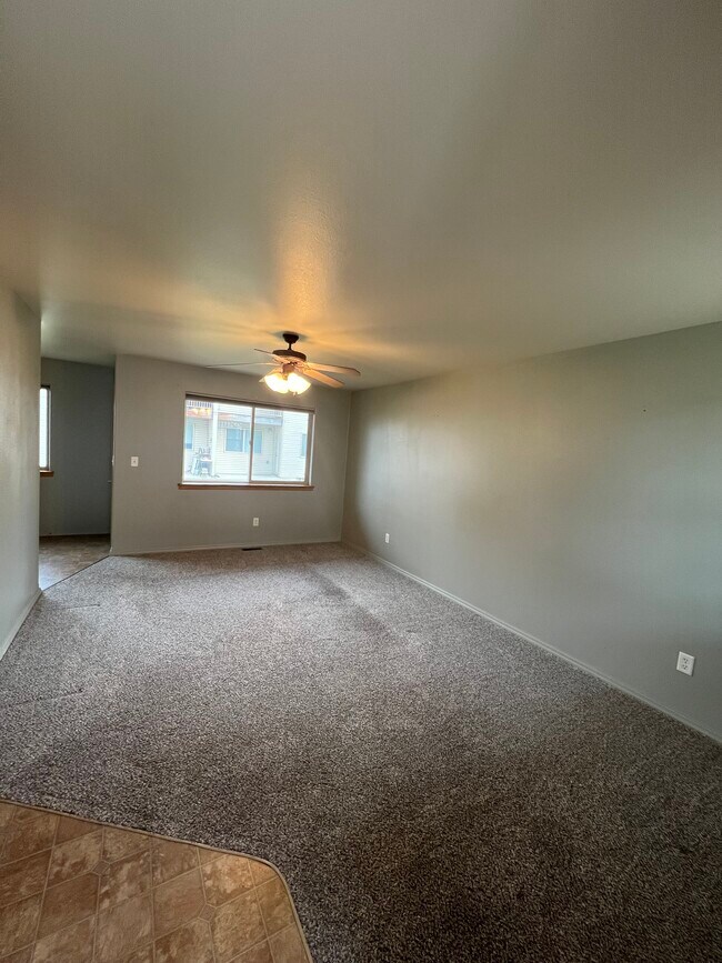 Foto del edificio - 803 E Riggs St