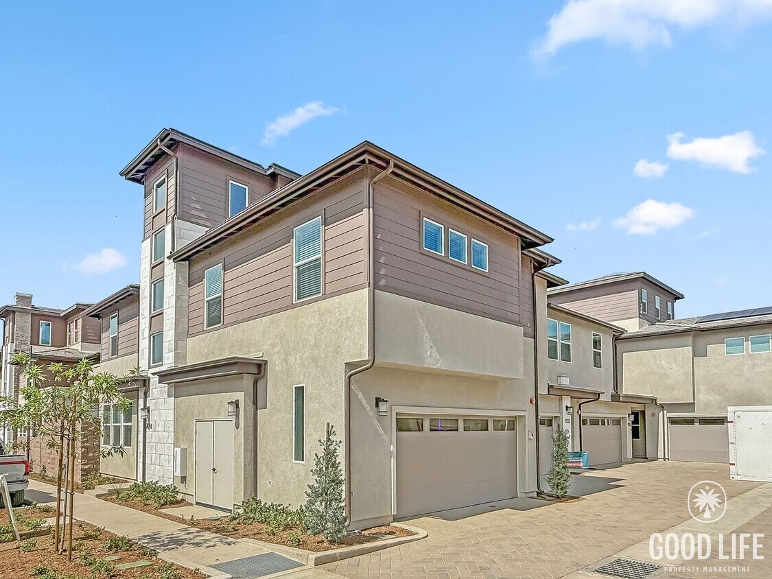 Foto principal - Stunning 3B/2.5BA Townhome in San Marcos A...