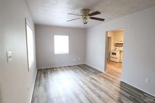 Foto del edificio - 527 Frisco Rd
