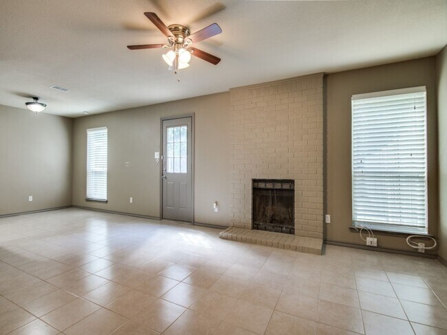 Foto del edificio - 7716-7718 Sable Lane