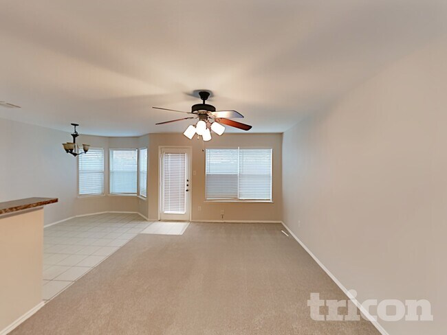 Foto del edificio - 1300 Pine Ln