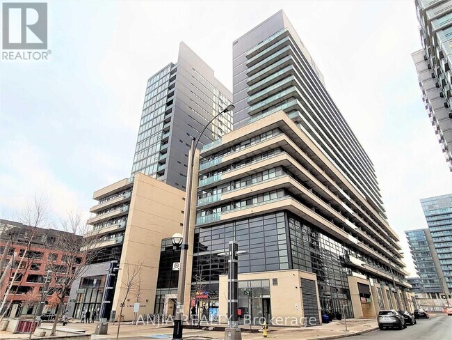 Building Photo - 36 Lisgar St