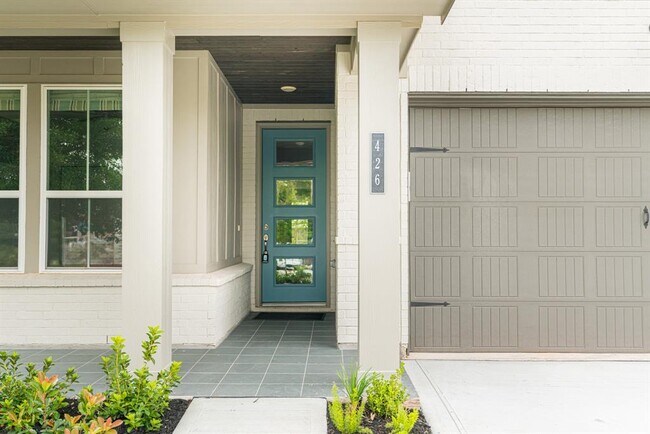 Building Photo - 426 Lake Day Dr