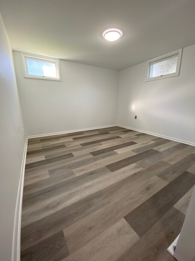 Lower Level room - 2204 E Huntington Dr