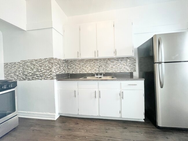 Building Photo - 913 Grattan St