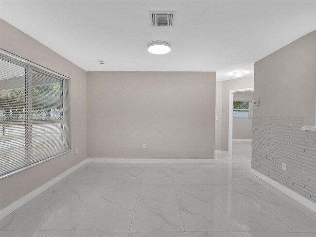 Foto del edificio - 6800 Raleigh St