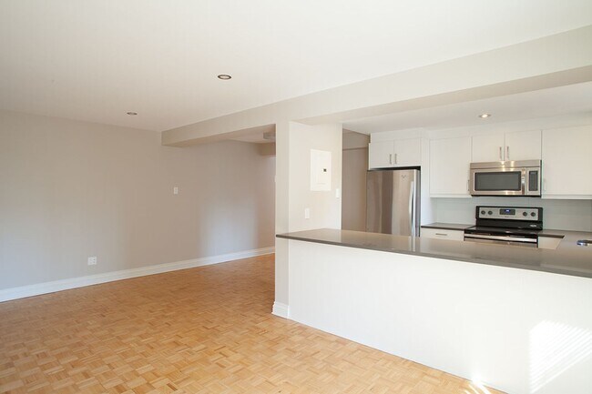 Building Photo - 3421 Rue Drummond