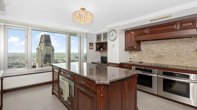Foto del edificio - 132 E Delaware Pl