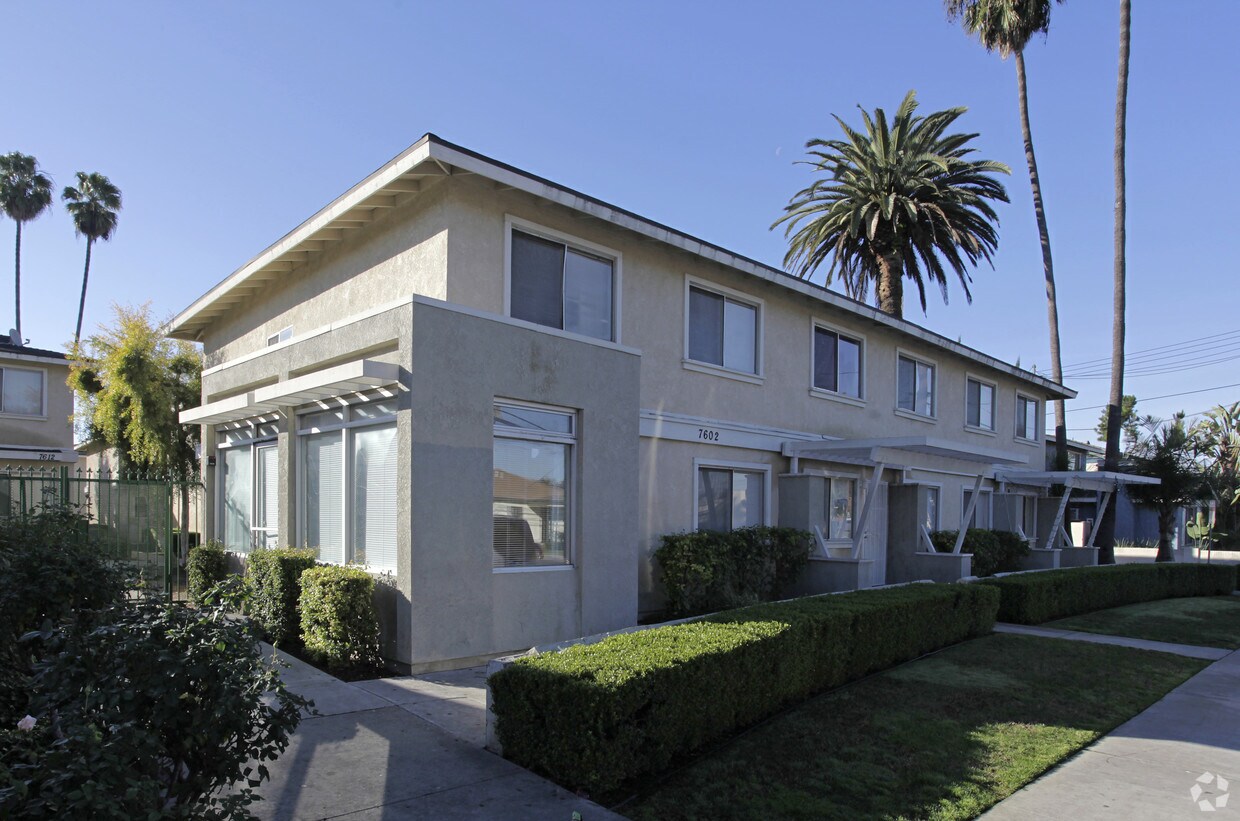 Palm Village Apartaments - Palm Village Apartments