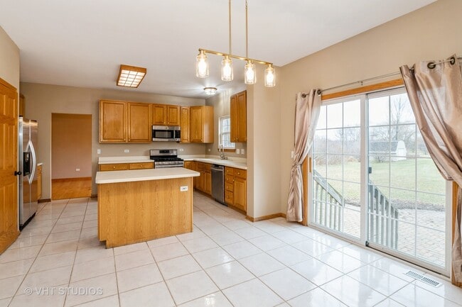 Building Photo - 39923 Mauser Dr