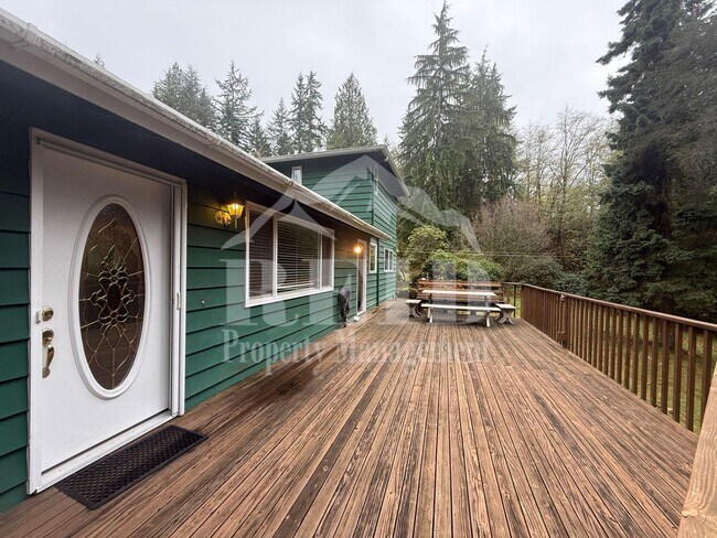 Foto del edificio - SECLUDED 3 BED 2 BATH OLALLA