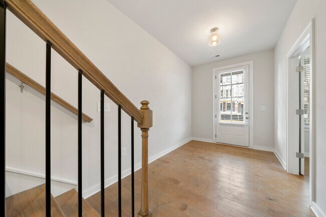 Building Photo - 811 Snider Walk NE