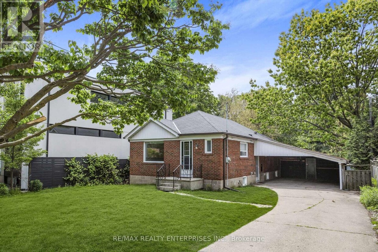Primary Photo - 15 Delroy Dr