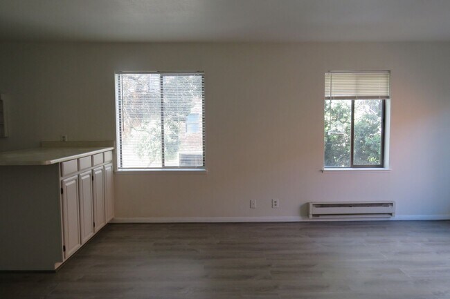 Building Photo - 2 bedroom with Views