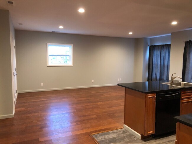 Building Photo - 1407 Poplar St