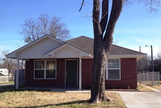 Building Photo - 2100 Cumberland Ave