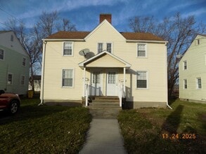Building Photo - 454 Albert St