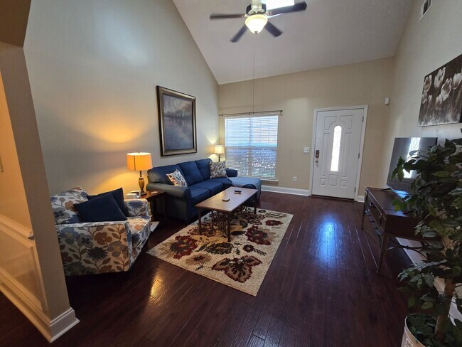 Foto del edificio - 2148 Reserve Ln