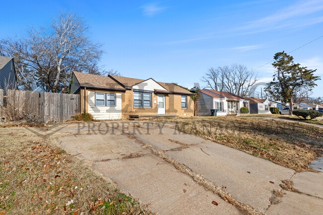 Building Photo - 4514 Vesta Dr