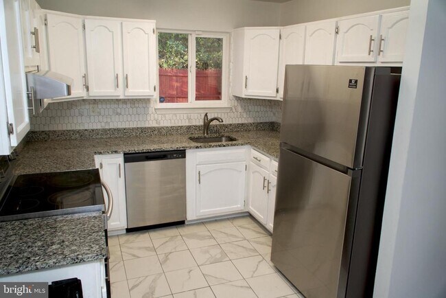 Foto del edificio - 7710 Merrick Ln