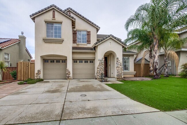 Building Photo - Stunning Fully Remodeled 3-Bedroom House