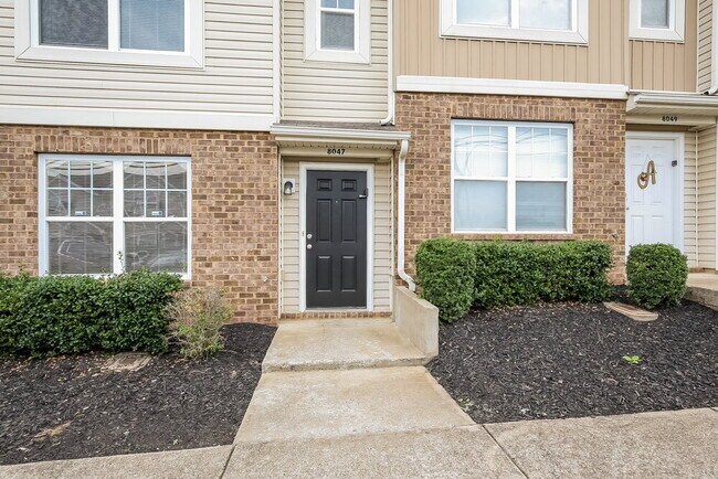 Foto del edificio - 8047 Logan Dr
