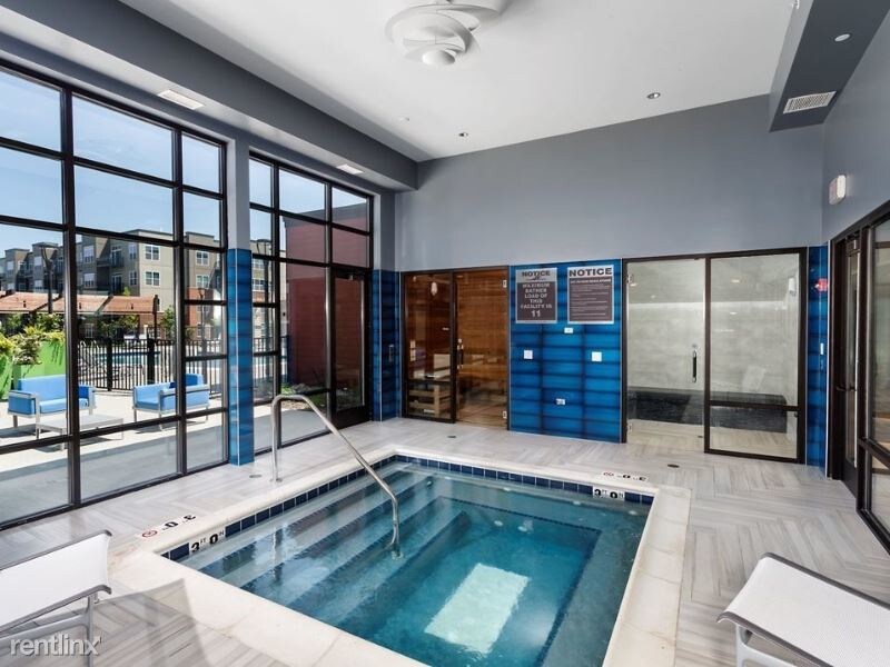 Foto principal - 1135 N Arlington Heights Rd
