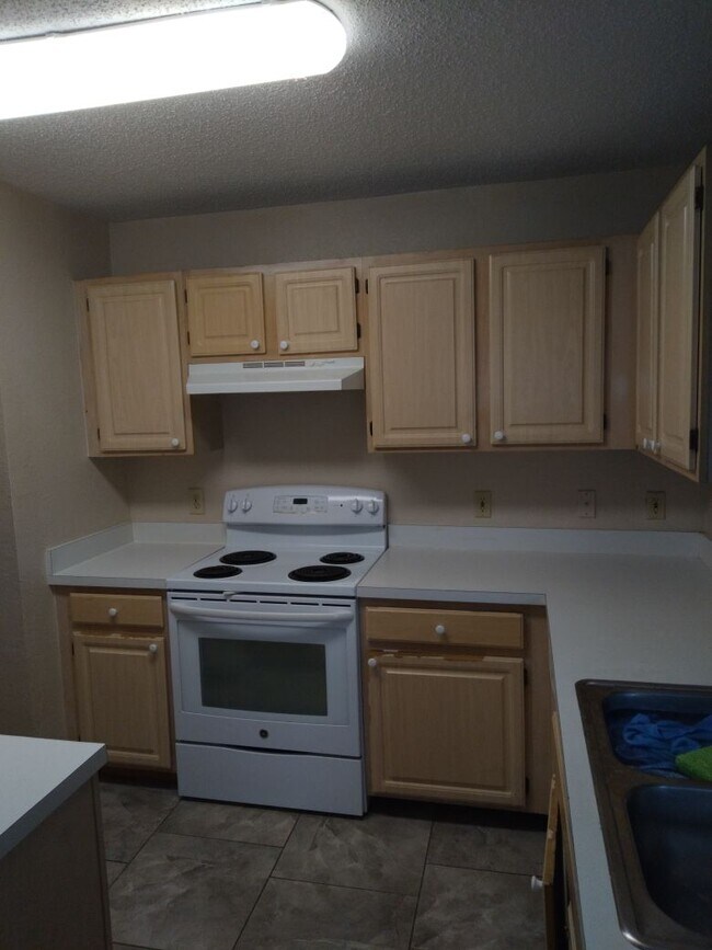 Building Photo - 4295 Summer Landing Dr