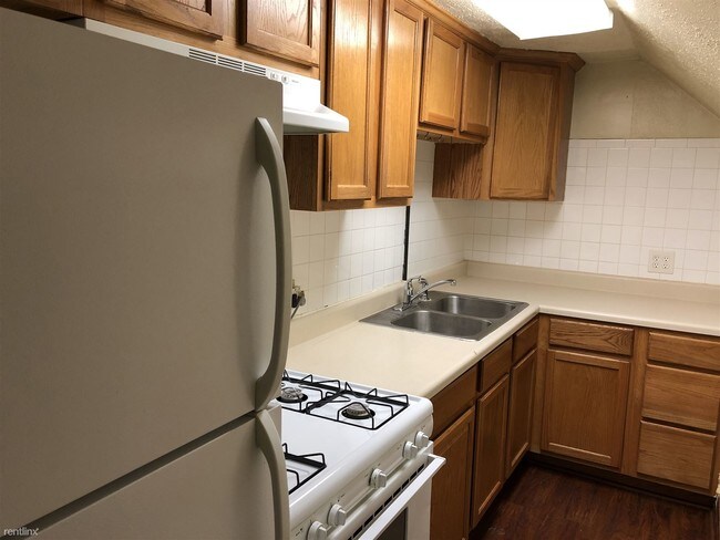 Foto del edificio - 2 br, 1 bath Flat - 321 N Main St Apt 3