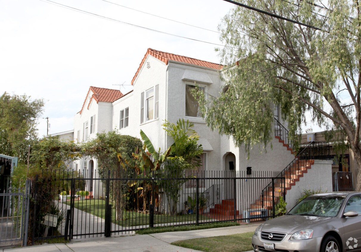 Primary Photo - 631 Almond Ave