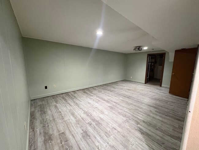 Building Photo - 2410 Hillcrest Dr